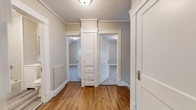 Building Photo - Old Brooklyn - 3 Bedroom Single Family Home