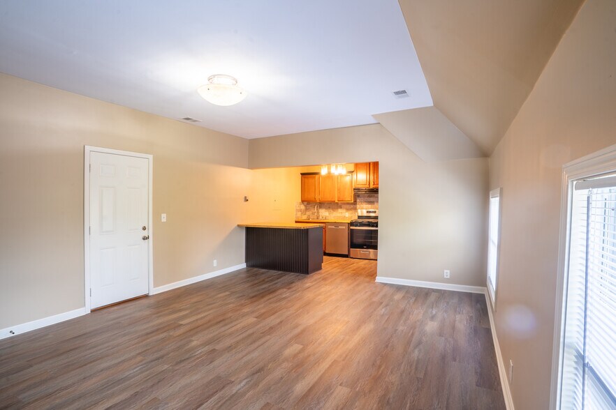 Building Photo - 514 W Saint Catherine St