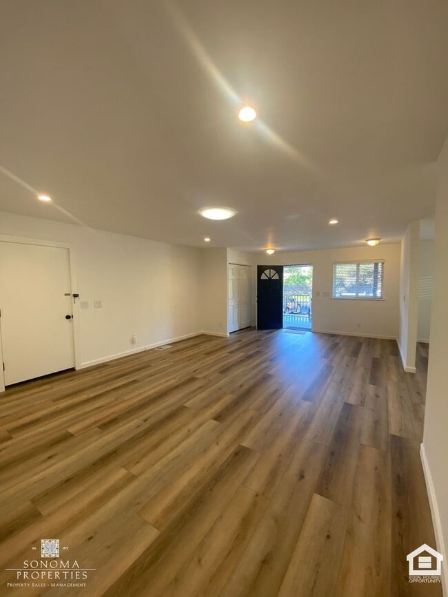 Building Photo - Updated 3bd+ Home In Glen Ellen