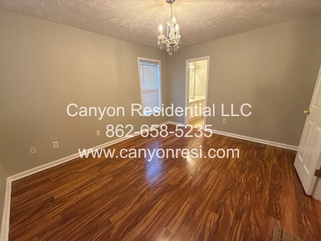 Building Photo - Beautiful home with 3 bedrooms!