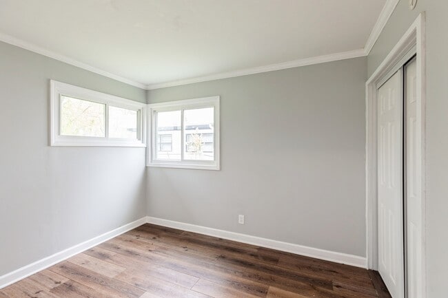 Building Photo - 433 Wildwood Dr