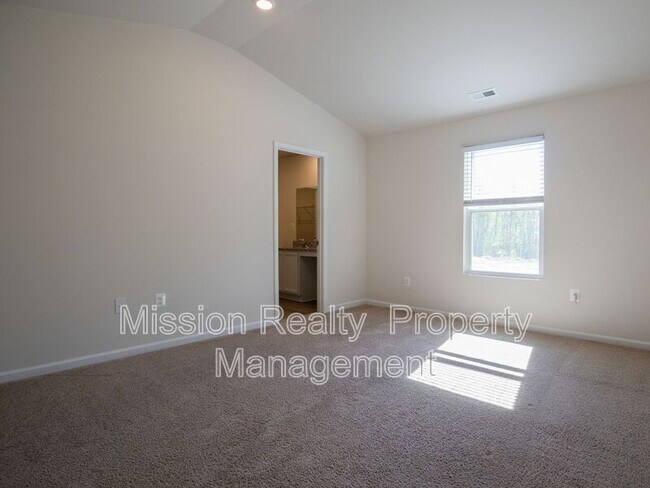 Building Photo - 2827 Meadowview Blvd