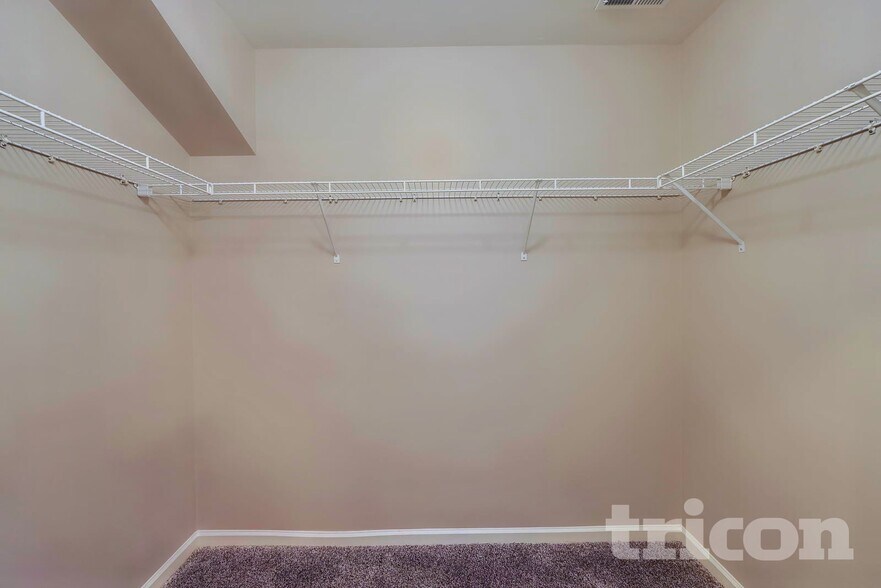 Building Photo - 5819 Twin Brook Dr