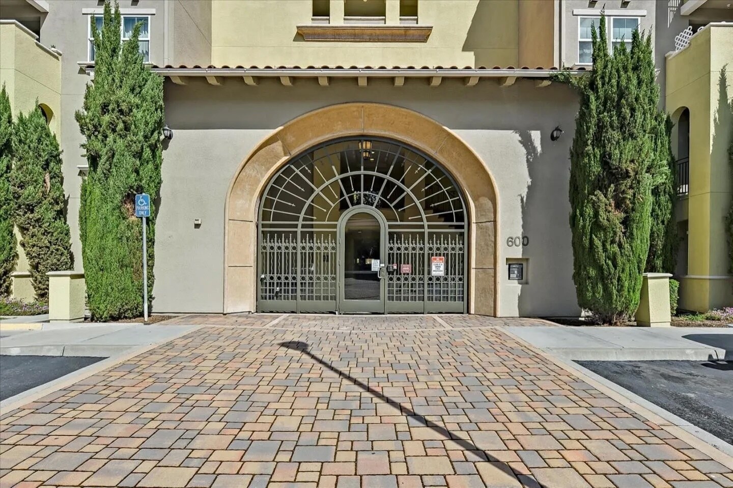 Building Photo - 600 S Abel St