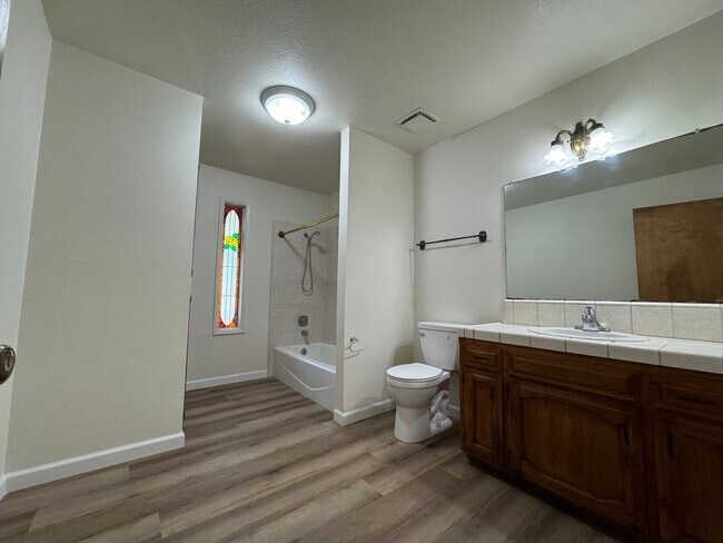 Building Photo - 657 W Escalon Ave