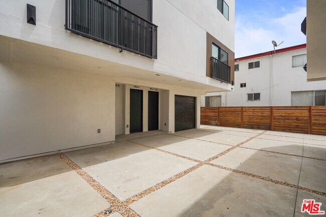 Building Photo - 4527 W 17th St