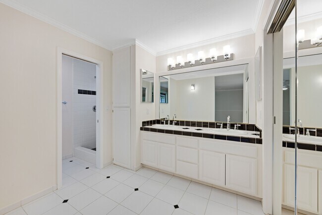 Building Photo - 9168 Eastside Rd