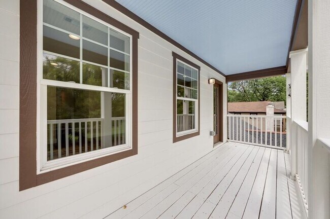 Building Photo - 1332 Lischey Ave