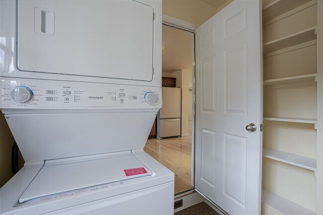 Building Photo - 2111 Nolte Dr