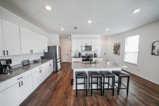 Building Photo - Beautifully Maintained Single-Story Home i...