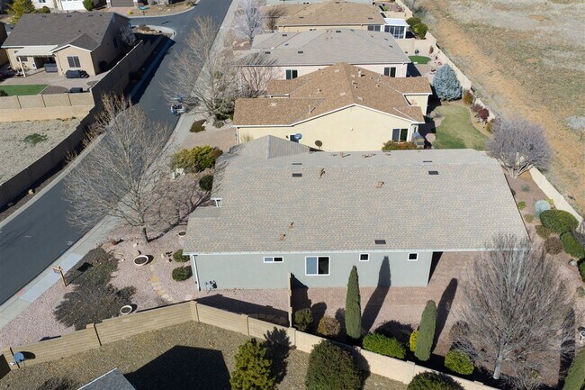 Building Photo - Beautiful 2 bed + den, 2 bath Home Located in Quailwood!