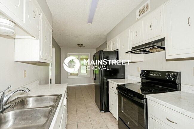 Building Photo - 3 Bedroom Pet-Friendly Home in Memphis, TN with Main Street Renewal