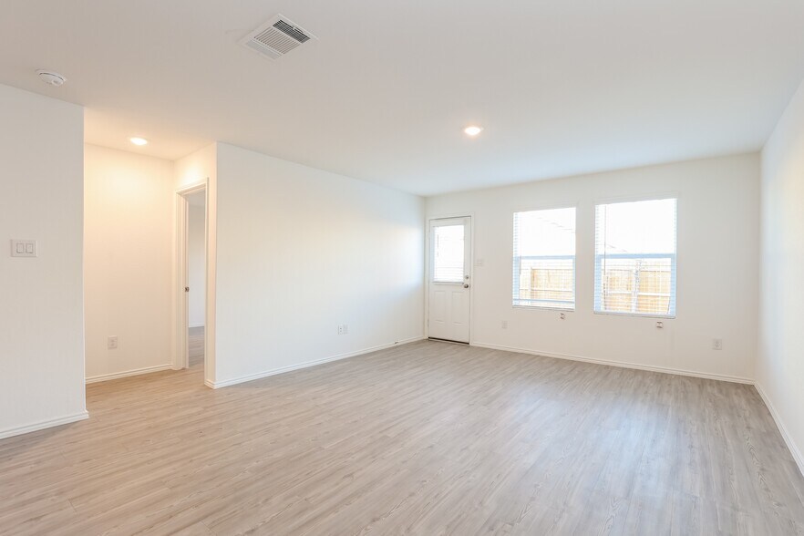 Building Photo - 419 Filibusters Trail