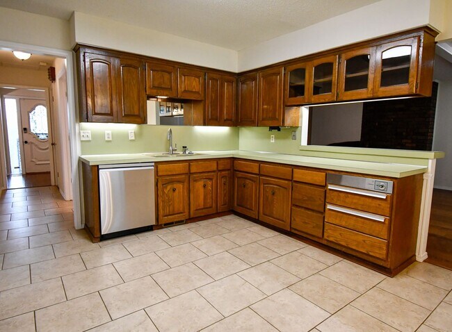 Building Photo - Charming 3-Bedroom Home in the Warrenton Neighborhood!