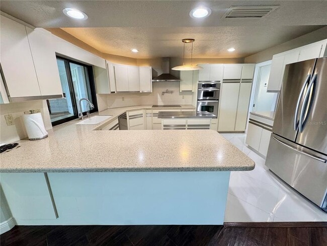 Building Photo - 3705 Torrey Pines Blvd