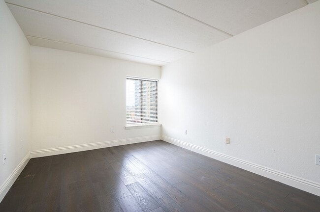 Building Photo - 50% Off First Month's Rent! Stellar Symphony Terrace Condo!