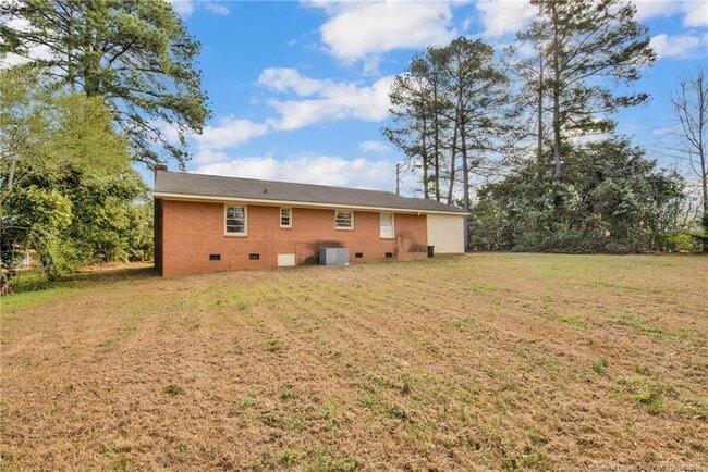 Building Photo - 409 College Dr