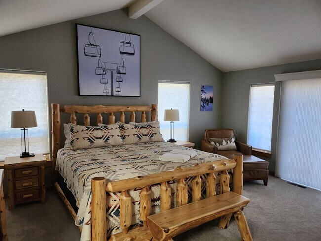 Building Photo - Seasonal Rental - Available through April 30, 2026