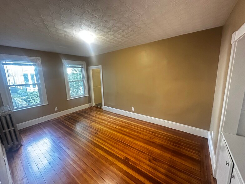 Building Photo - 30 Calvin St