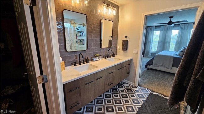 Building Photo - 9337 Ellis Way