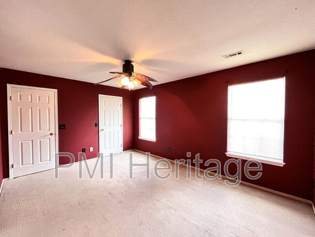 Building Photo - 886 N Daisy Ln