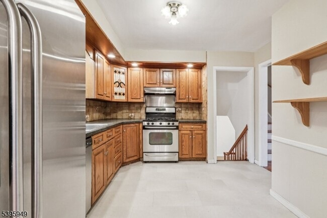 Building Photo - 145 Vivian Ave