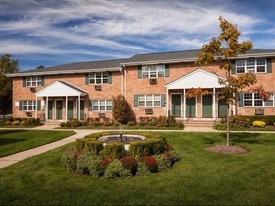Building Photo - Dorchester Manor Apartments