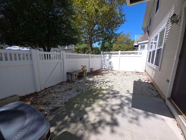 Building Photo - 2 Anchorage Ct