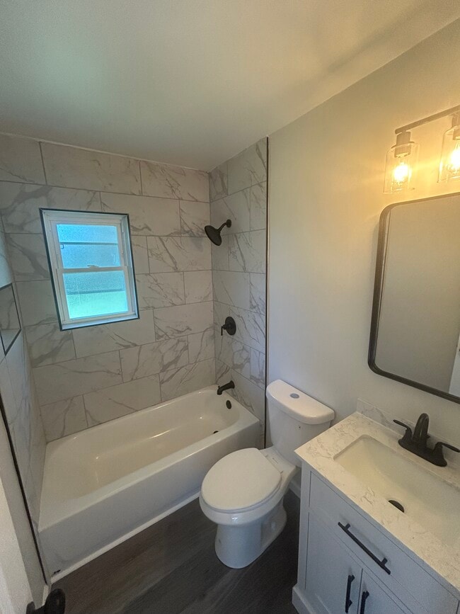 Building Photo - Valley Station 4 Bedroom