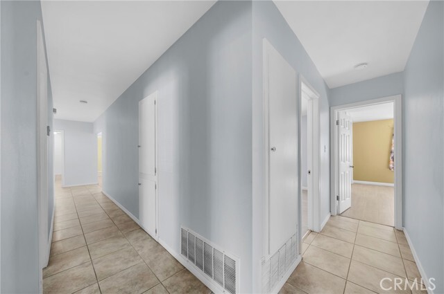 Building Photo - 386 W 16th St