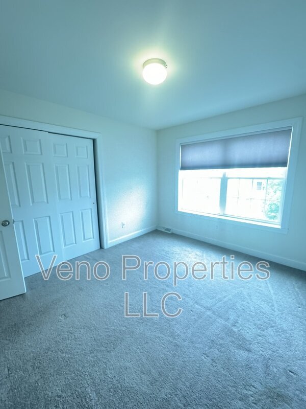 Building Photo - 17 Ironwood Street