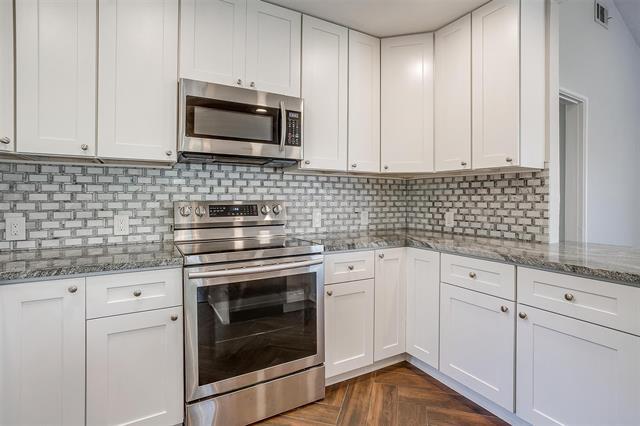 Building Photo - 4231 S Cresthaven Rd