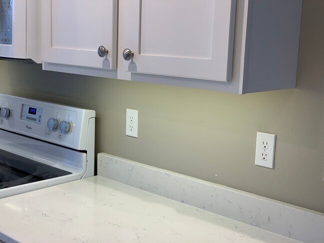 Under cabinet lightings - 1226 Cherry Pky