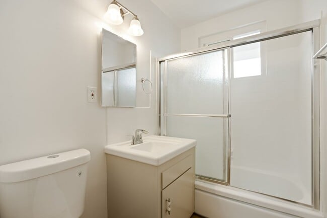 Building Photo - 740 W 27th St