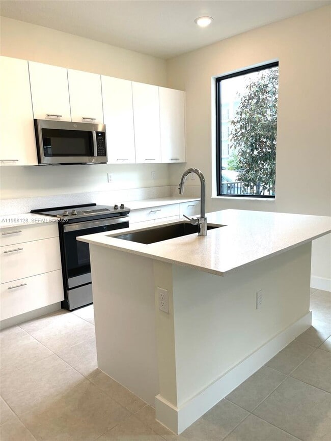 Building Photo - 4227 NW 83rd Ave