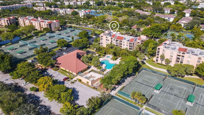 Building Photo - 600 Egret Cir