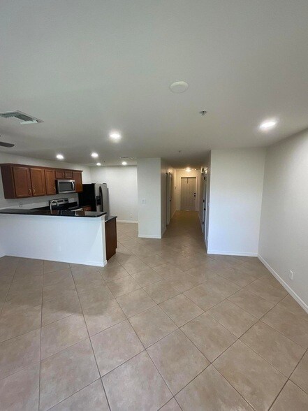 Building Photo - 5269 SE Jennings Ln