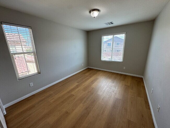 Building Photo - 235 Moonshot St