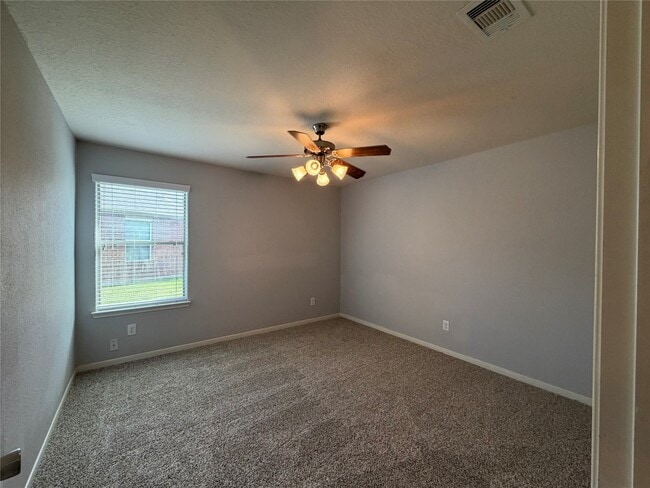 Building Photo - 8023 Clover Leaf Dr