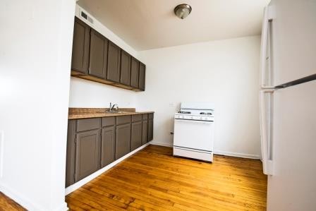 Building Photo - 7053 S Saint Lawrence Ave