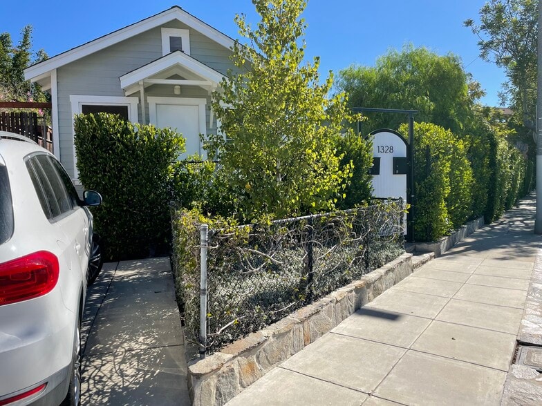 Parking Private Space - 1328 Electric Ave