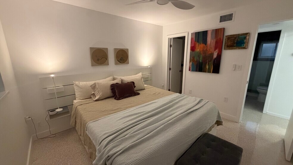 Bedroom - 151 N Orlando Ave