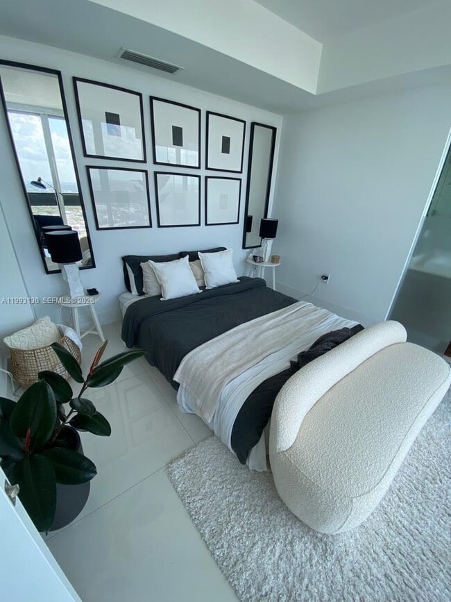 Building Photo - 650 NE 32nd St