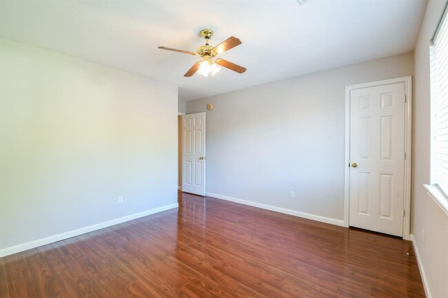 Building Photo - 18035 Somerset Knolls Ct