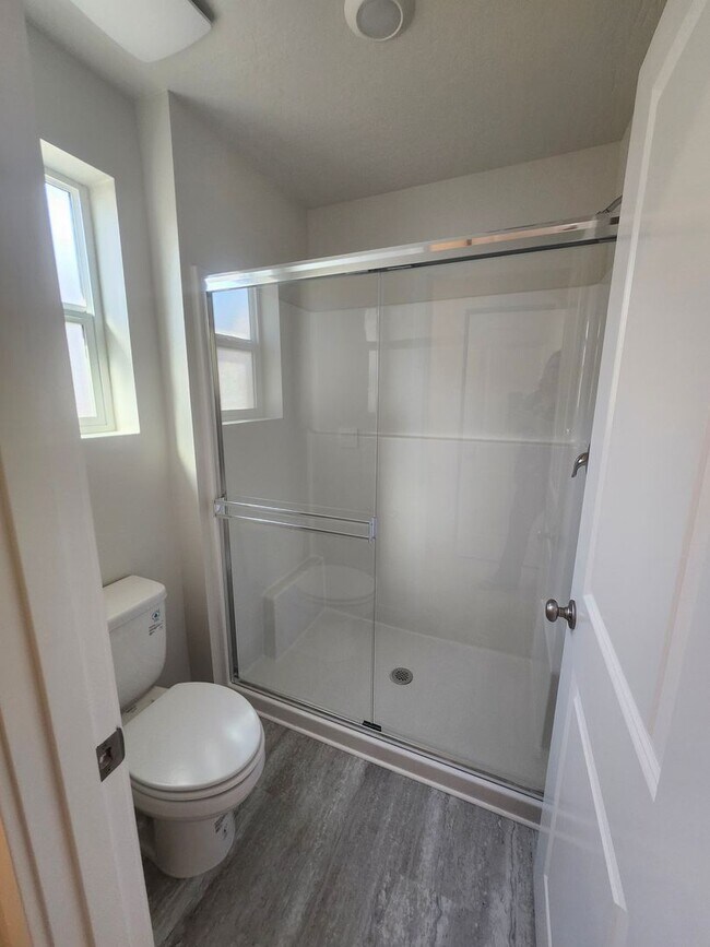 Building Photo - Brand New Construction! 4 bed/2.5 ba Townh...