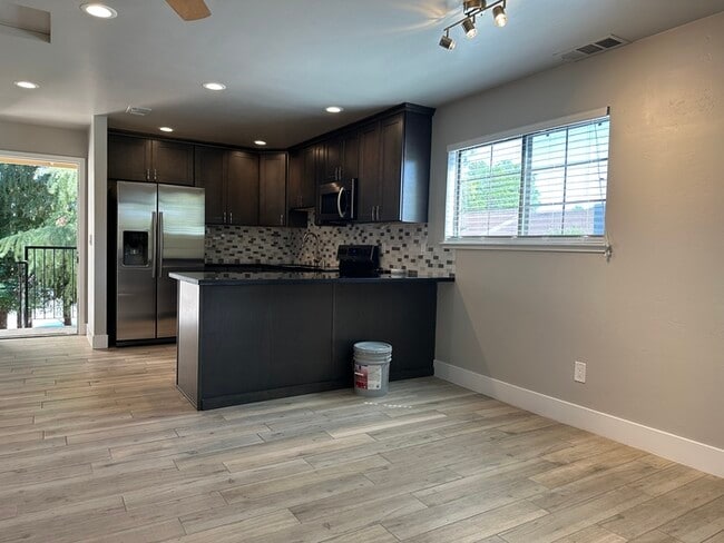 Building Photo - Beautifully Updated Condo in Citrus Heights!