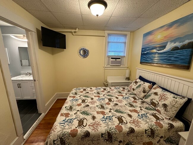 Building Photo - 509 E 7th St