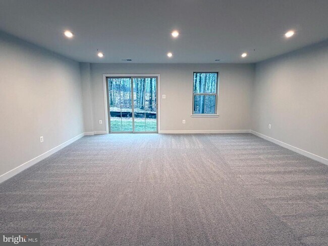 Building Photo - 9331 Klamath Ct