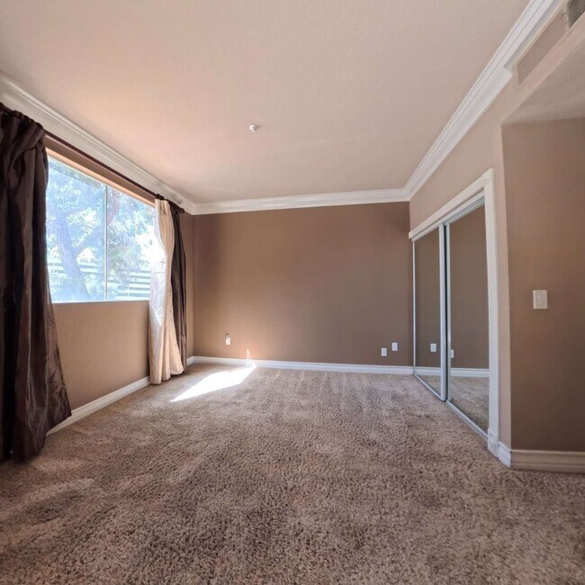 Building Photo - Luxury Mid-Rise | Guard Gated | Underground Garage Area | Resort Style Amenities