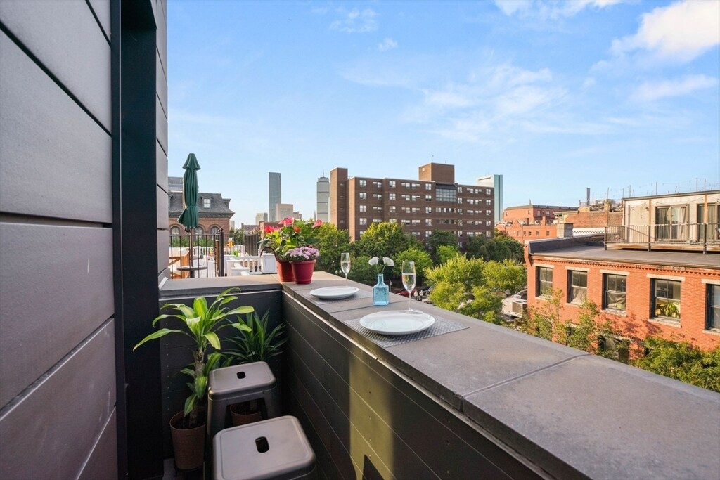 Building Photo - 7 E Springfield St